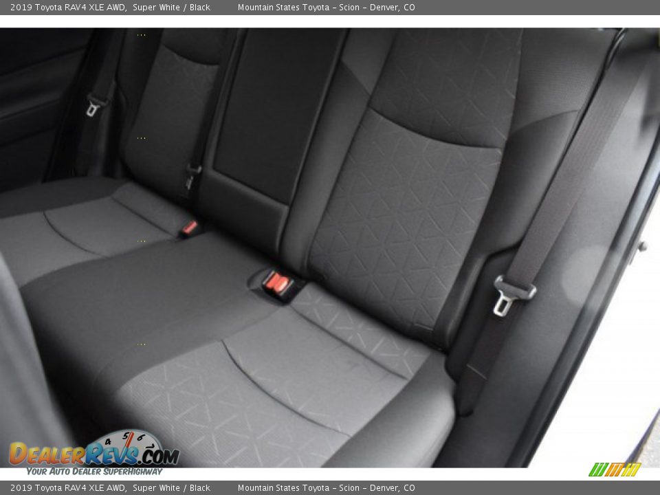 2019 Toyota RAV4 XLE AWD Super White / Black Photo #10