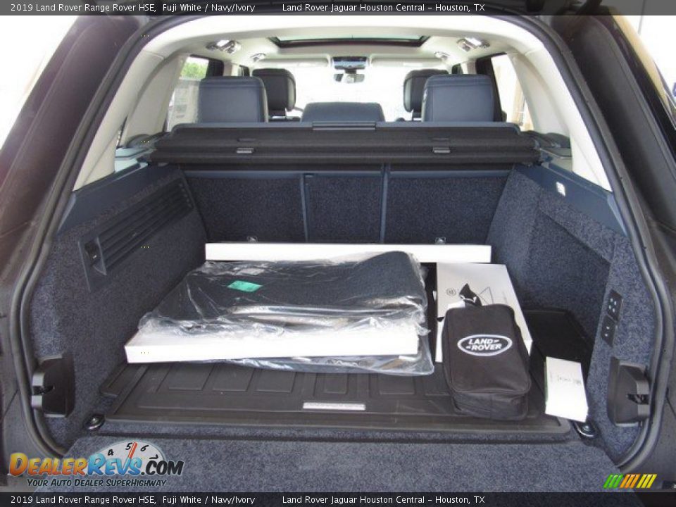 2019 Land Rover Range Rover HSE Trunk Photo #17