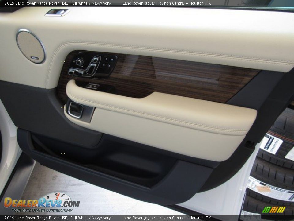 Door Panel of 2019 Land Rover Range Rover HSE Photo #20