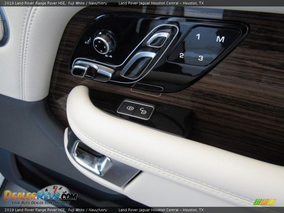 Controls of 2019 Land Rover Range Rover HSE Photo #21