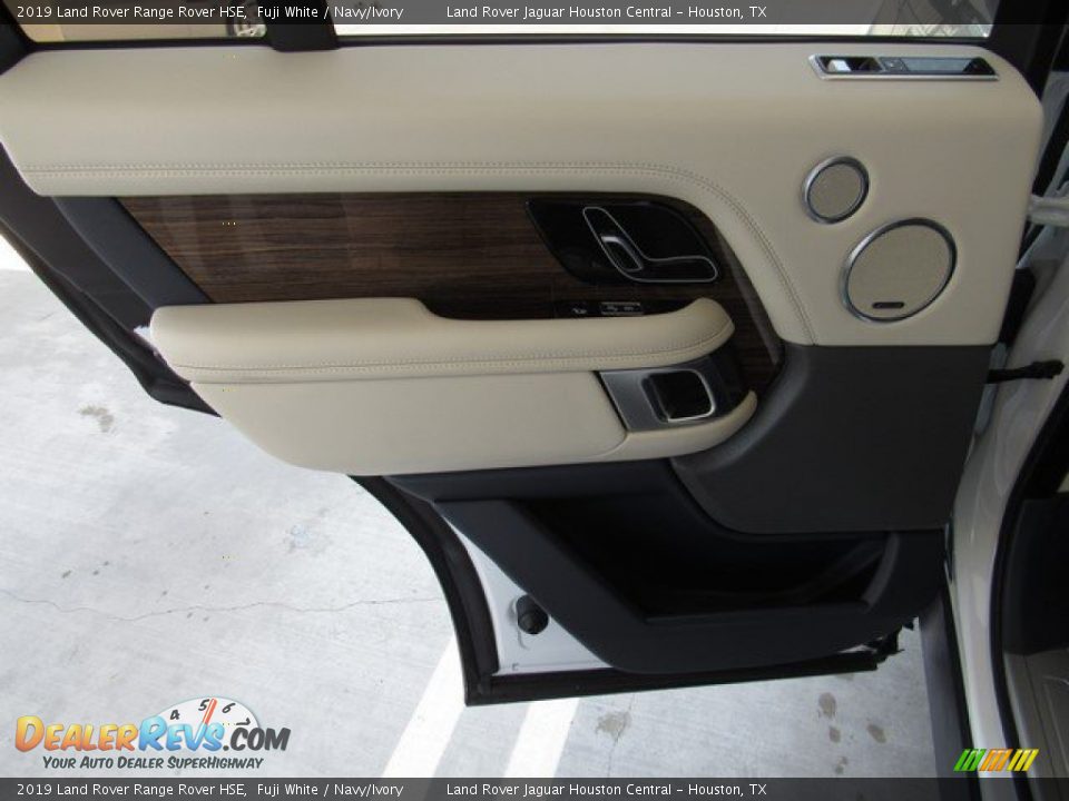 Door Panel of 2019 Land Rover Range Rover HSE Photo #25