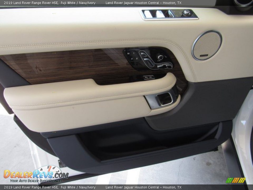 Door Panel of 2019 Land Rover Range Rover HSE Photo #26