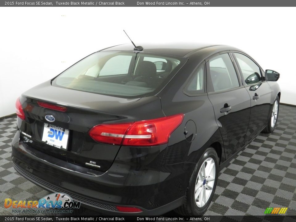 2015 Ford Focus SE Sedan Tuxedo Black Metallic / Charcoal Black Photo #8