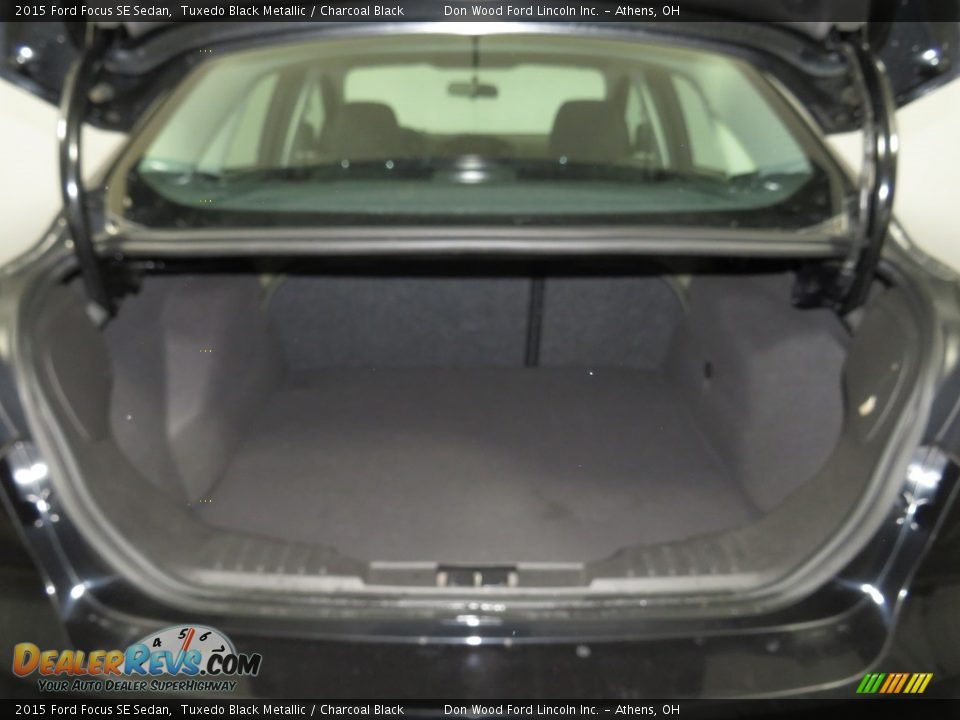 2015 Ford Focus SE Sedan Tuxedo Black Metallic / Charcoal Black Photo #9