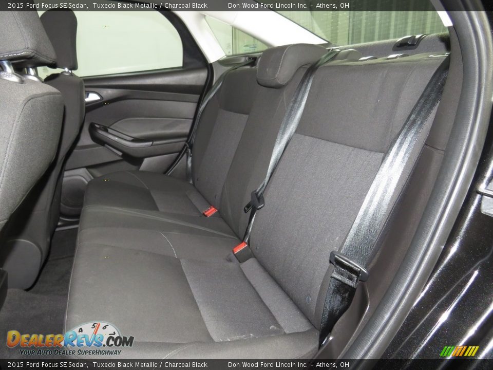 2015 Ford Focus SE Sedan Tuxedo Black Metallic / Charcoal Black Photo #14