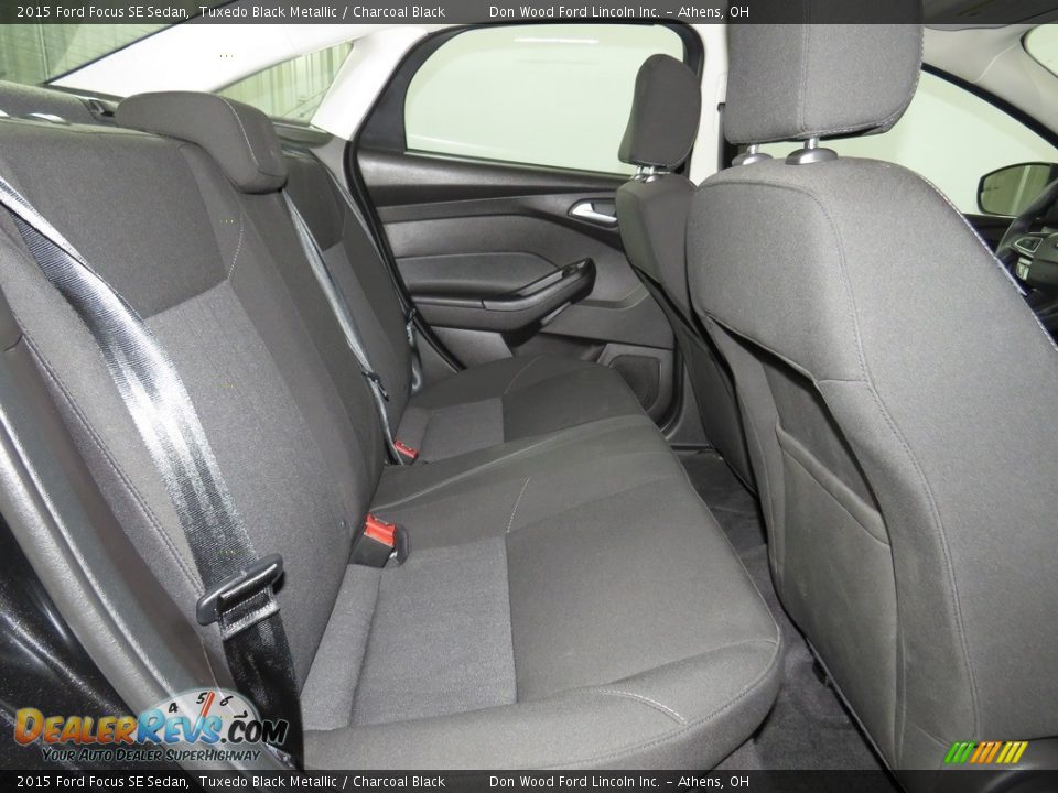 2015 Ford Focus SE Sedan Tuxedo Black Metallic / Charcoal Black Photo #16