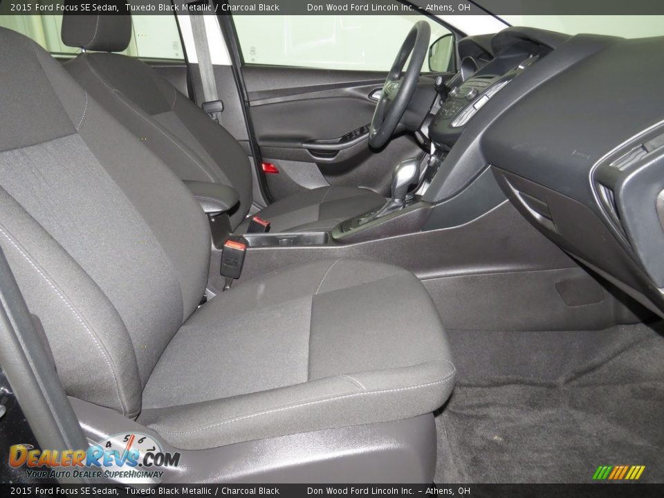 2015 Ford Focus SE Sedan Tuxedo Black Metallic / Charcoal Black Photo #18