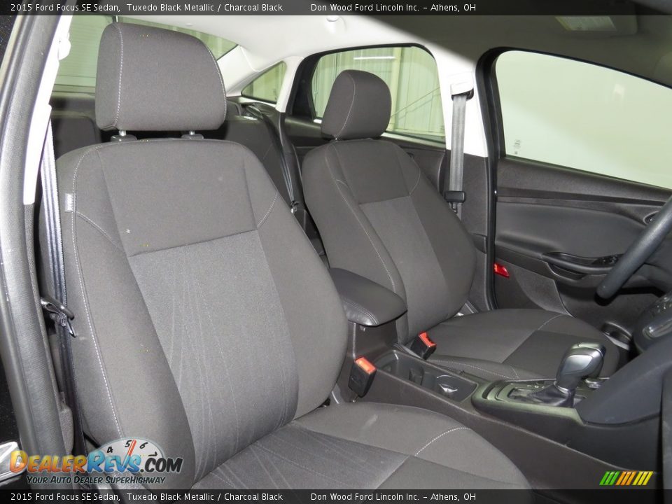 2015 Ford Focus SE Sedan Tuxedo Black Metallic / Charcoal Black Photo #19