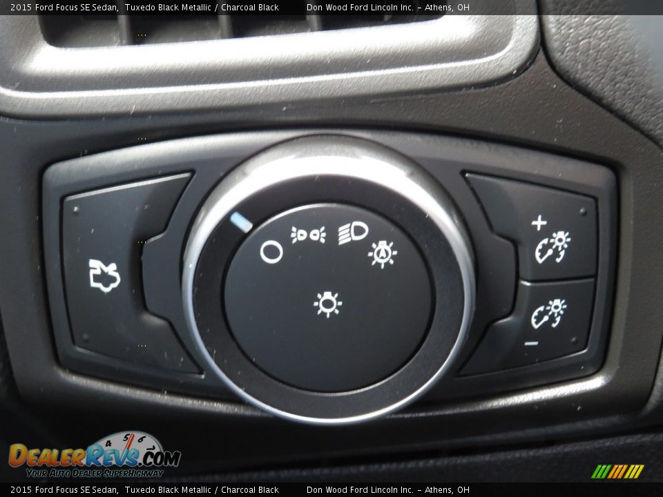 2015 Ford Focus SE Sedan Tuxedo Black Metallic / Charcoal Black Photo #27