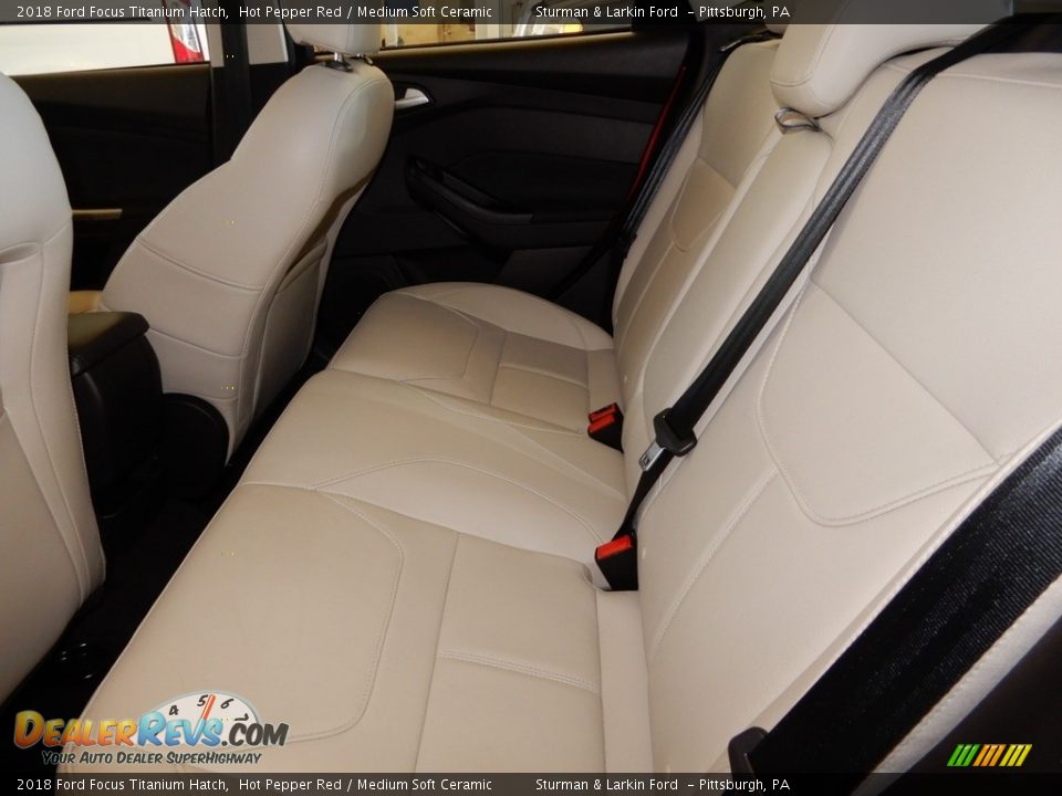 2018 Ford Focus Titanium Hatch Hot Pepper Red / Medium Soft Ceramic Photo #15