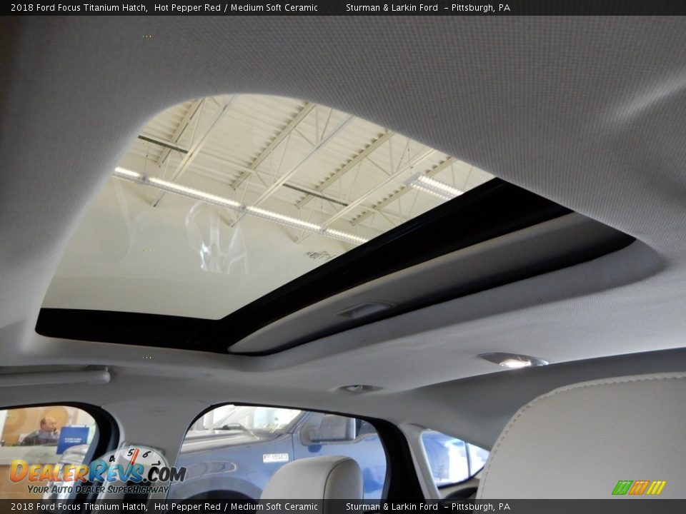 2018 Ford Focus Titanium Hatch Hot Pepper Red / Medium Soft Ceramic Photo #19