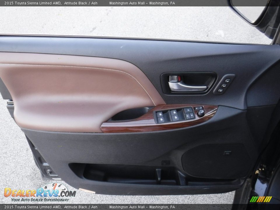 2015 Toyota Sienna Limited AWD Attitude Black / Ash Photo #17