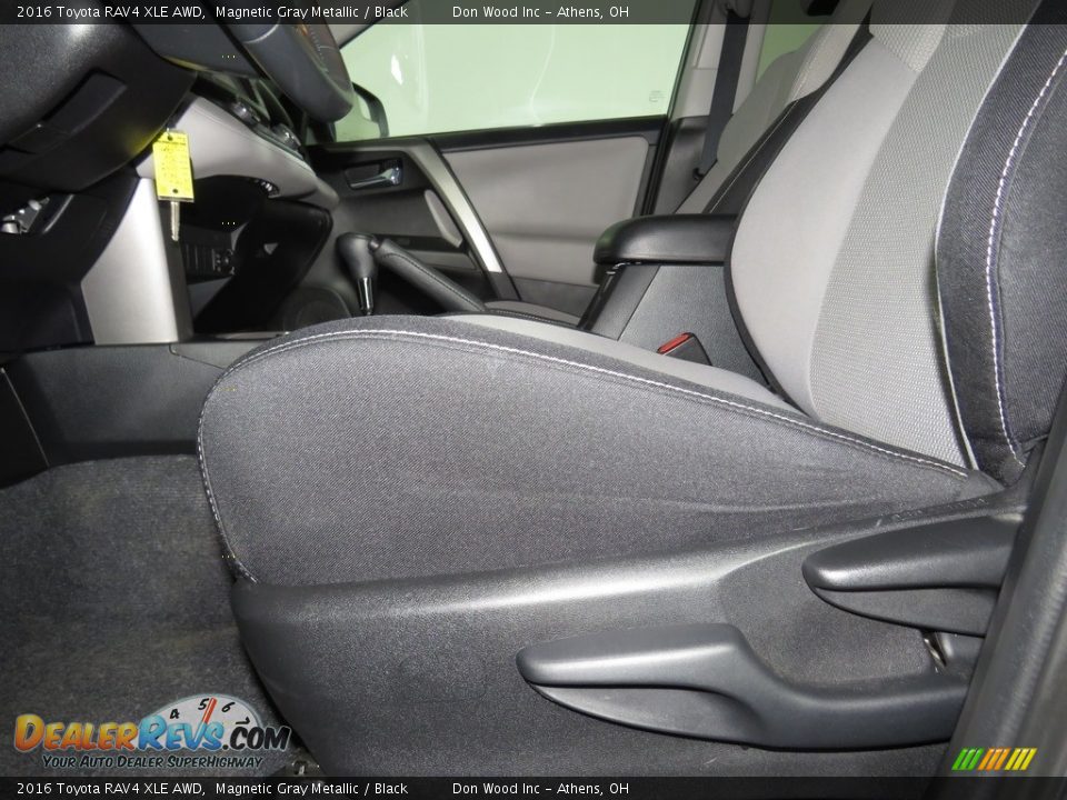 2016 Toyota RAV4 XLE AWD Magnetic Gray Metallic / Black Photo #23