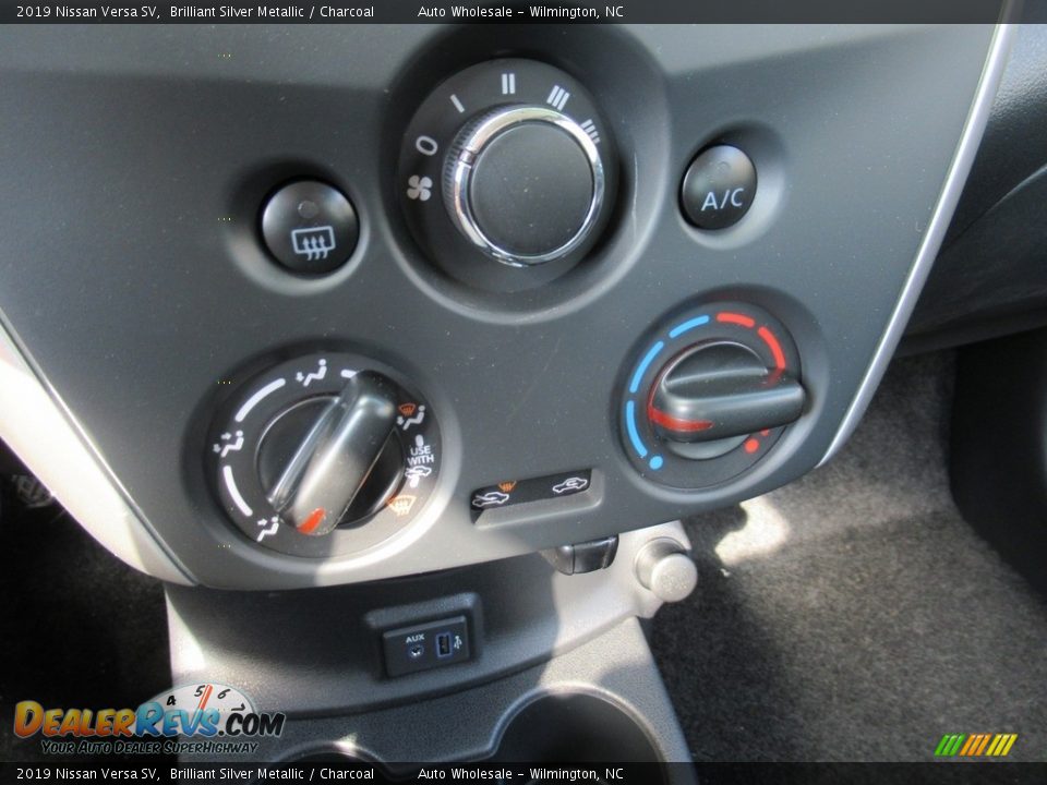 2019 Nissan Versa SV Brilliant Silver Metallic / Charcoal Photo #18