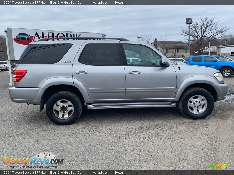 2004 Toyota Sequoia SR5 4x4 Silver Sky Metallic / Oak Photo #2