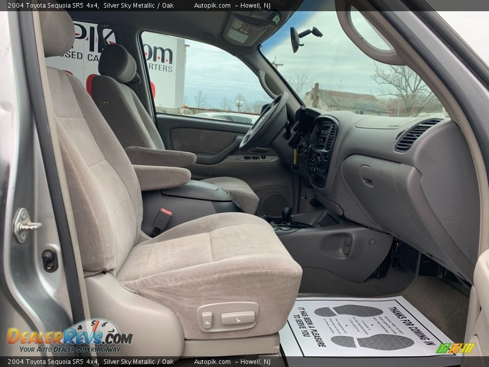 2004 Toyota Sequoia SR5 4x4 Silver Sky Metallic / Oak Photo #12