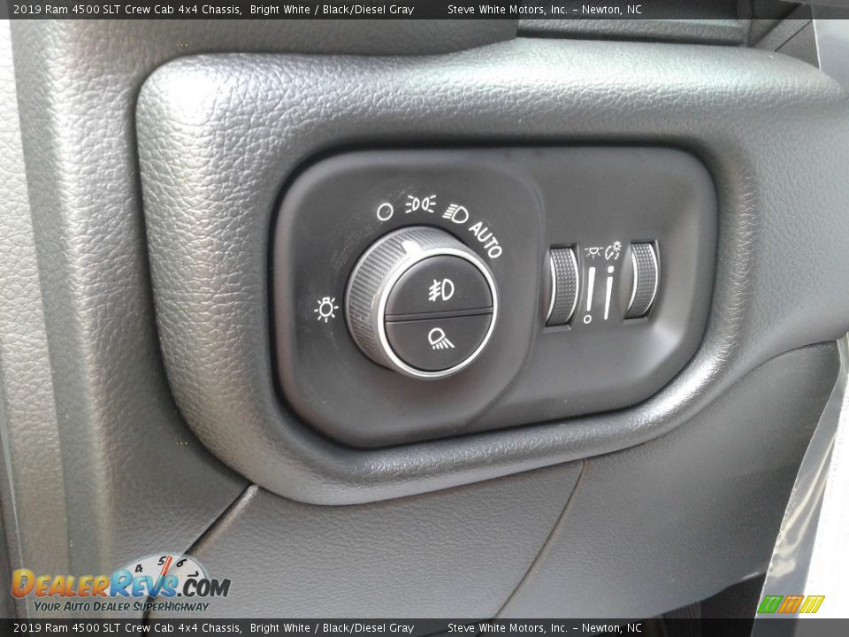 Controls of 2019 Ram 4500 SLT Crew Cab 4x4 Chassis Photo #12