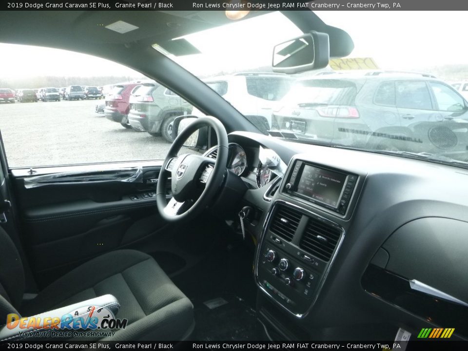 2019 Dodge Grand Caravan SE Plus Granite Pearl / Black Photo #11