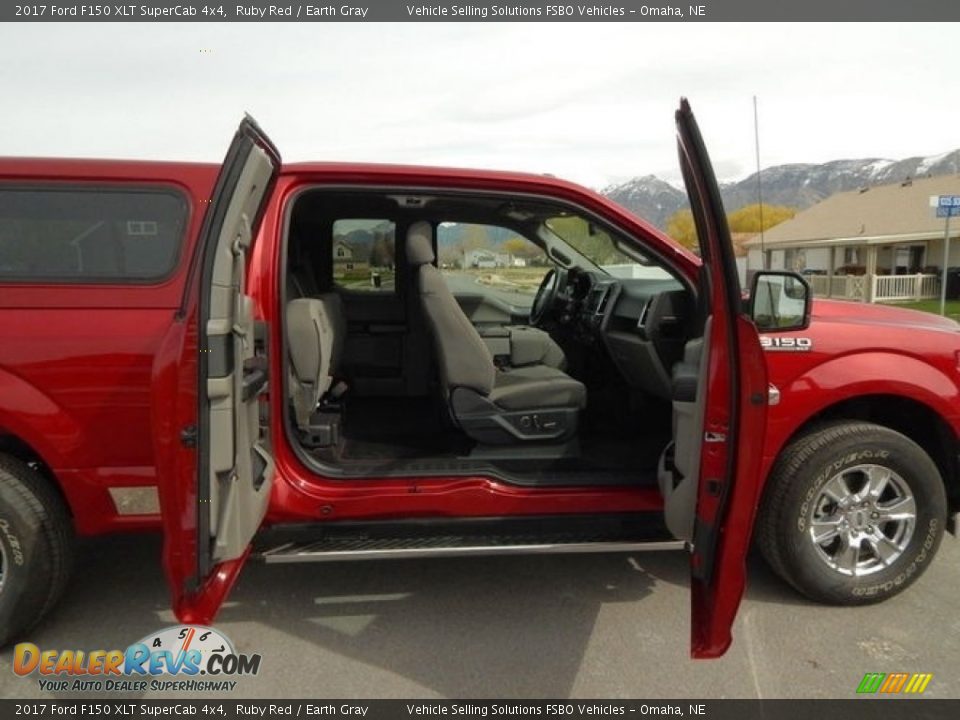 2017 Ford F150 XLT SuperCab 4x4 Ruby Red / Earth Gray Photo #9