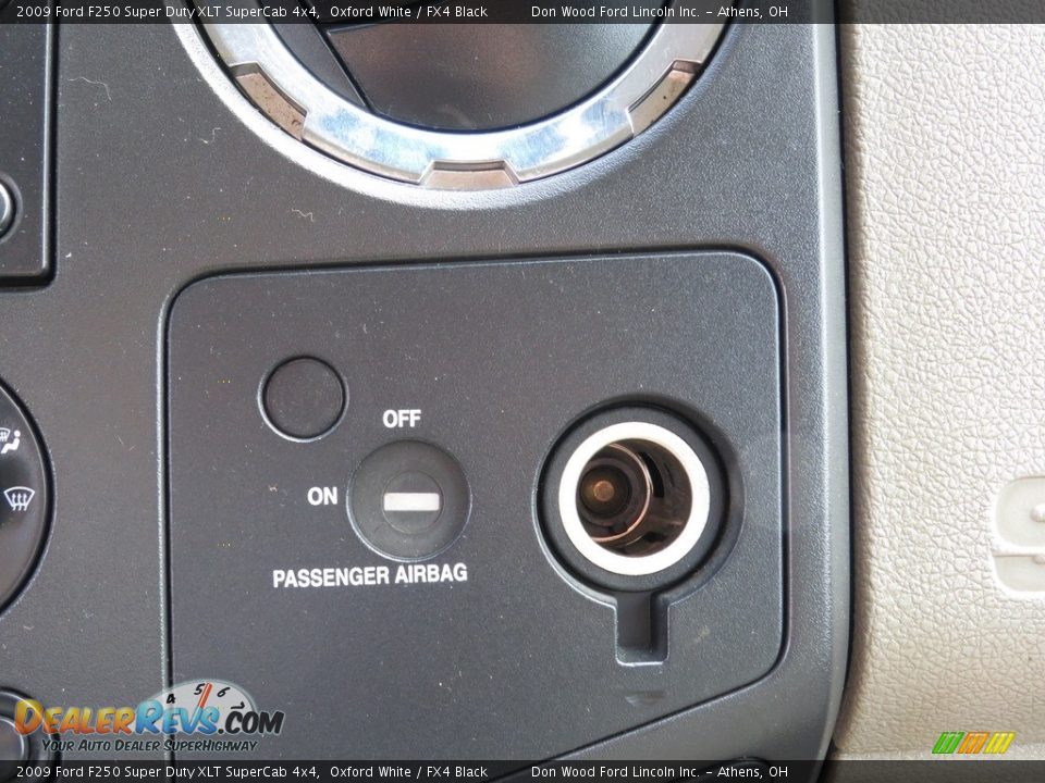2009 Ford F250 Super Duty XLT SuperCab 4x4 Oxford White / FX4 Black Photo #3