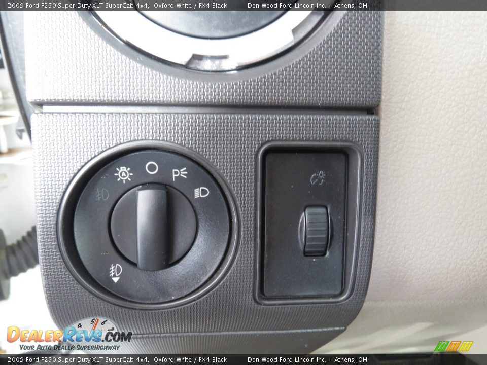 2009 Ford F250 Super Duty XLT SuperCab 4x4 Oxford White / FX4 Black Photo #12