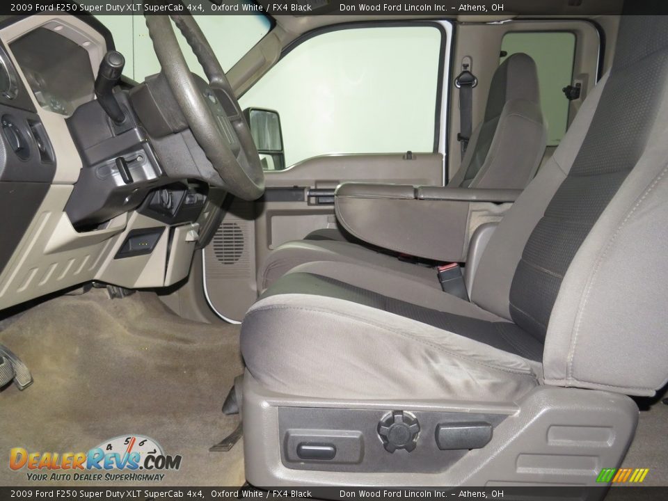 2009 Ford F250 Super Duty XLT SuperCab 4x4 Oxford White / FX4 Black Photo #13