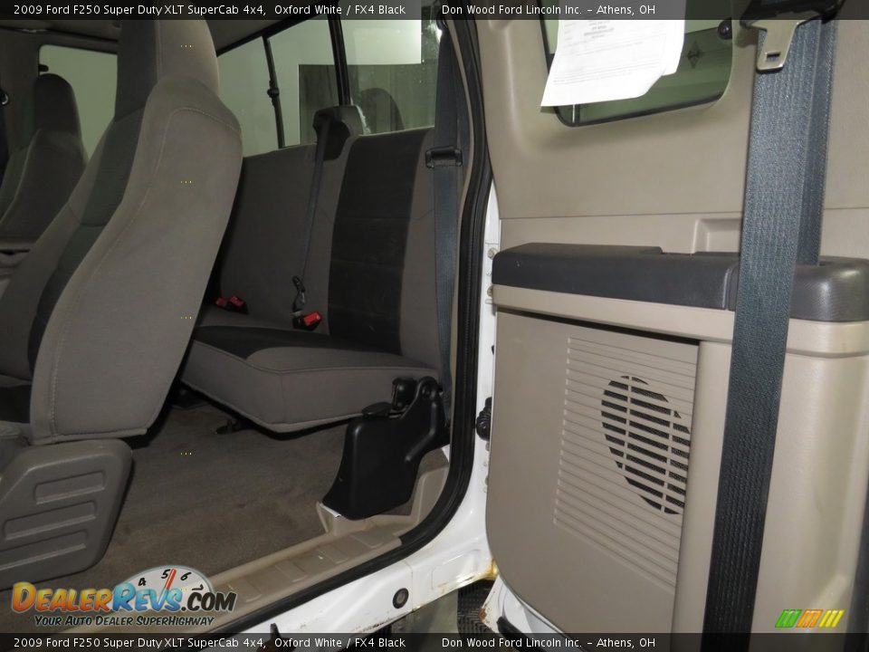 2009 Ford F250 Super Duty XLT SuperCab 4x4 Oxford White / FX4 Black Photo #15