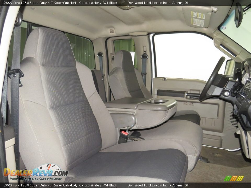 2009 Ford F250 Super Duty XLT SuperCab 4x4 Oxford White / FX4 Black Photo #19