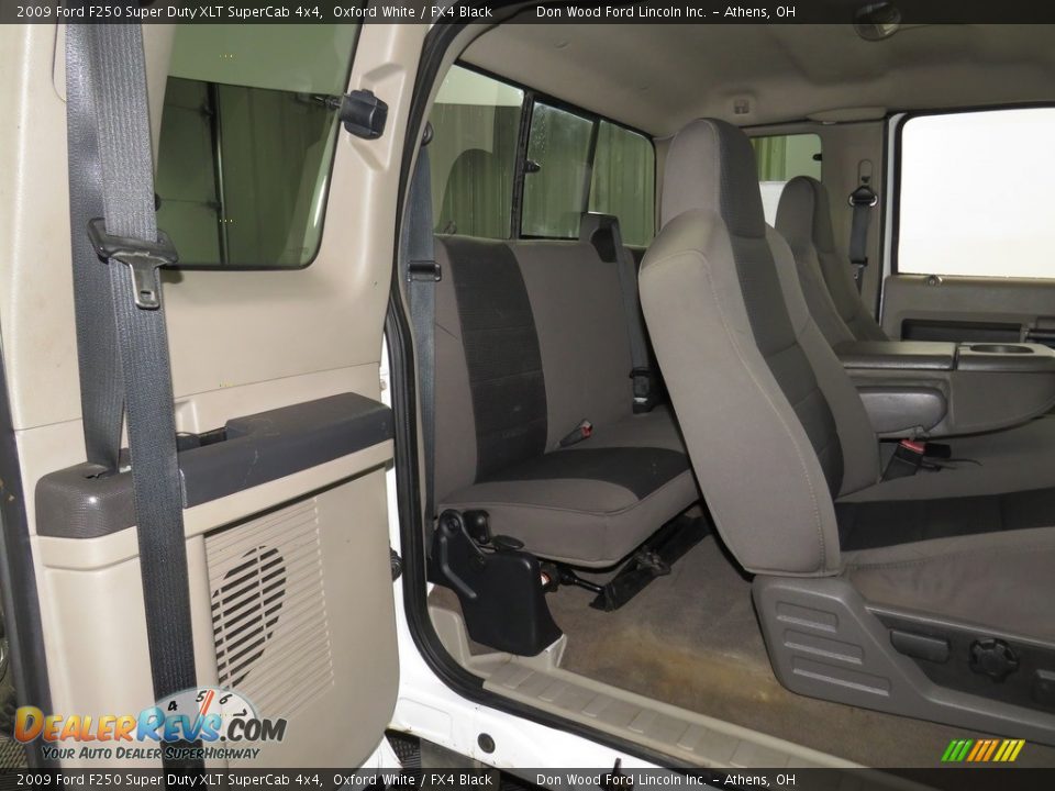 2009 Ford F250 Super Duty XLT SuperCab 4x4 Oxford White / FX4 Black Photo #20