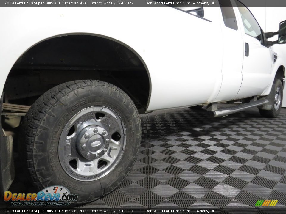 2009 Ford F250 Super Duty XLT SuperCab 4x4 Oxford White / FX4 Black Photo #26