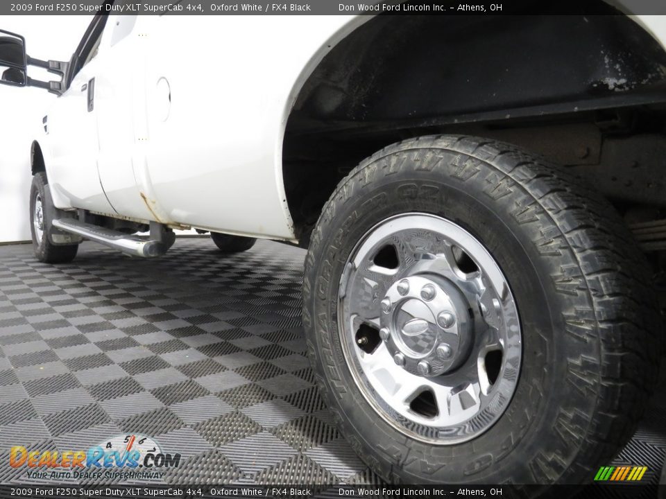 2009 Ford F250 Super Duty XLT SuperCab 4x4 Oxford White / FX4 Black Photo #27