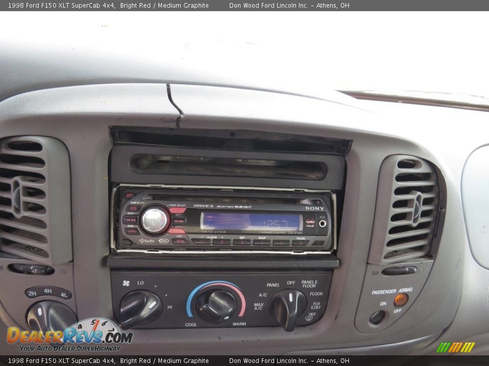 1998 Ford F150 XLT SuperCab 4x4 Bright Red / Medium Graphite Photo #4