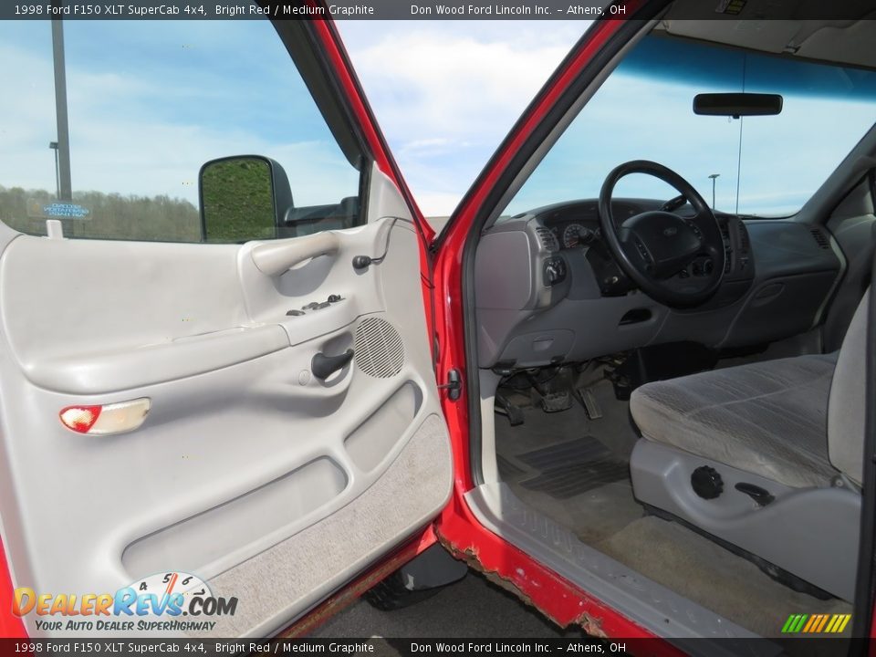 1998 Ford F150 XLT SuperCab 4x4 Bright Red / Medium Graphite Photo #10
