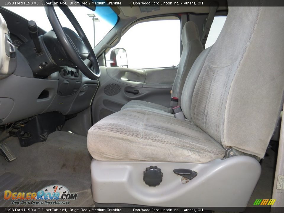 1998 Ford F150 XLT SuperCab 4x4 Bright Red / Medium Graphite Photo #11