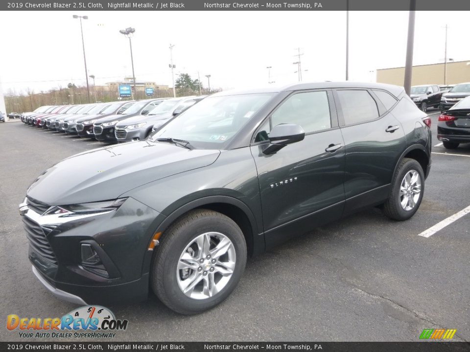 Front 3/4 View of 2019 Chevrolet Blazer 2.5L Cloth Photo #1