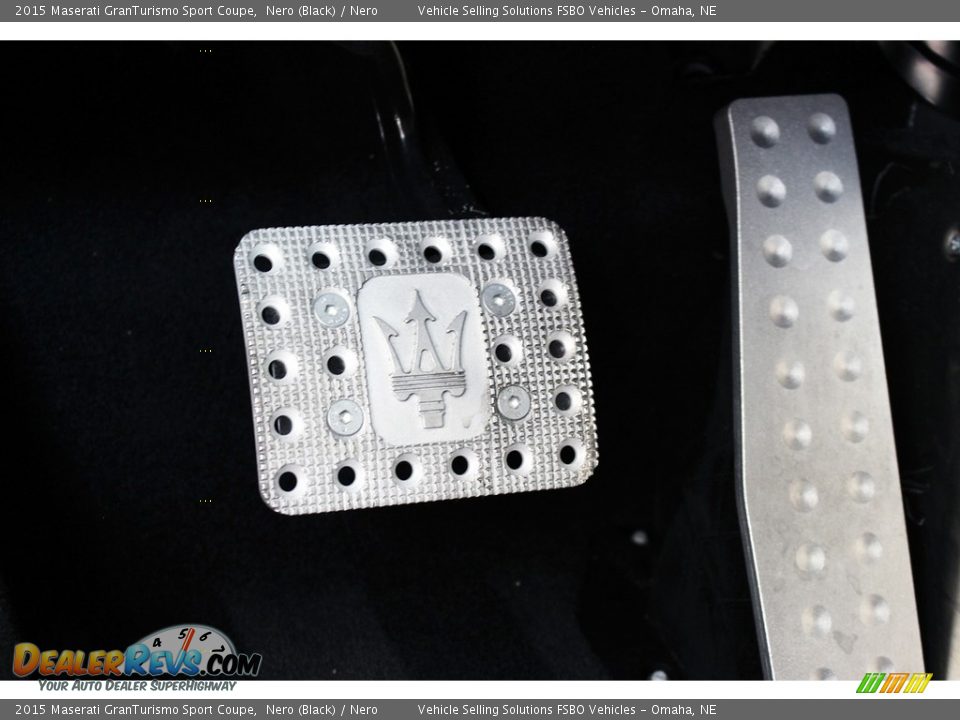 Controls of 2015 Maserati GranTurismo Sport Coupe Photo #8
