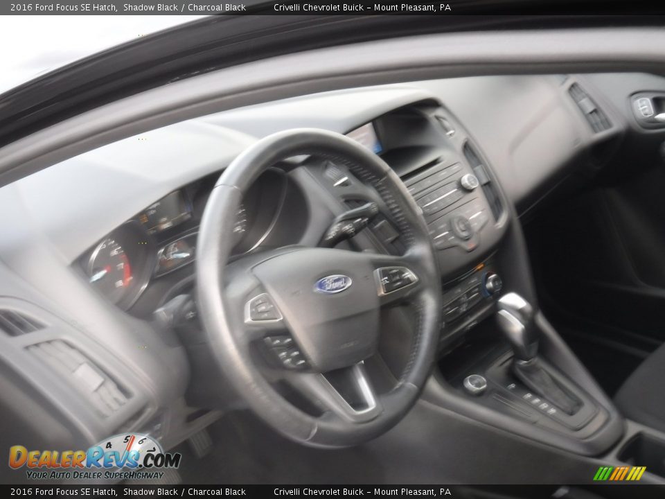 2016 Ford Focus SE Hatch Shadow Black / Charcoal Black Photo #11