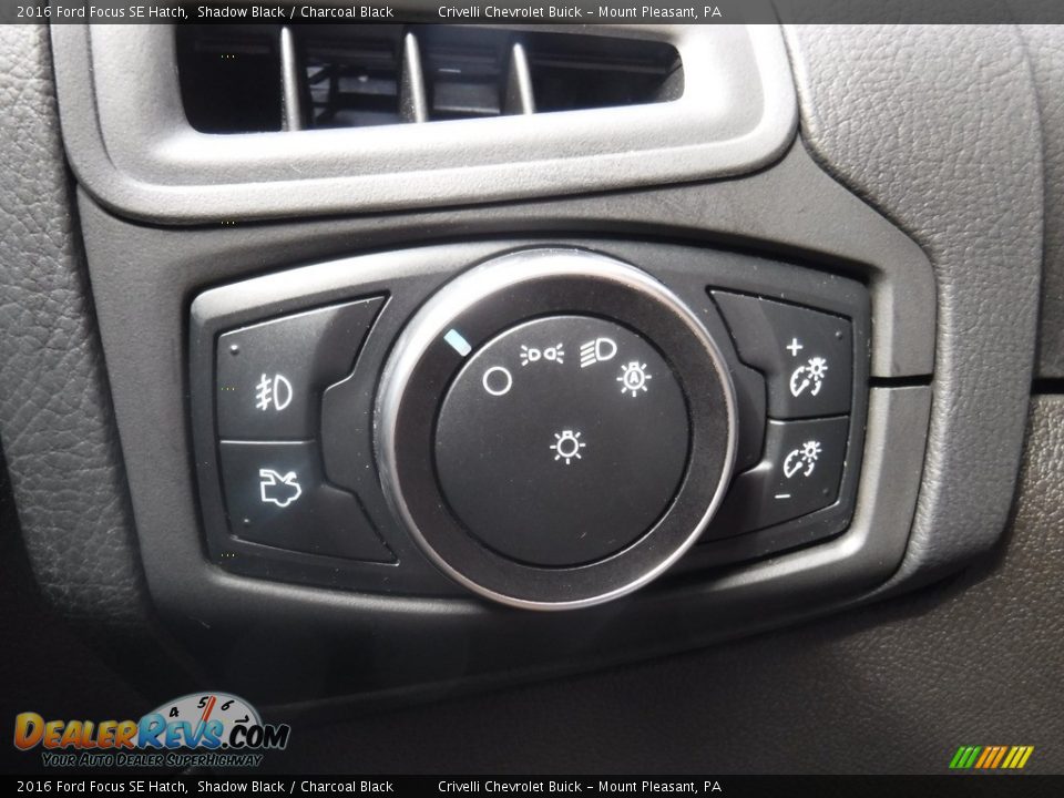 2016 Ford Focus SE Hatch Shadow Black / Charcoal Black Photo #25