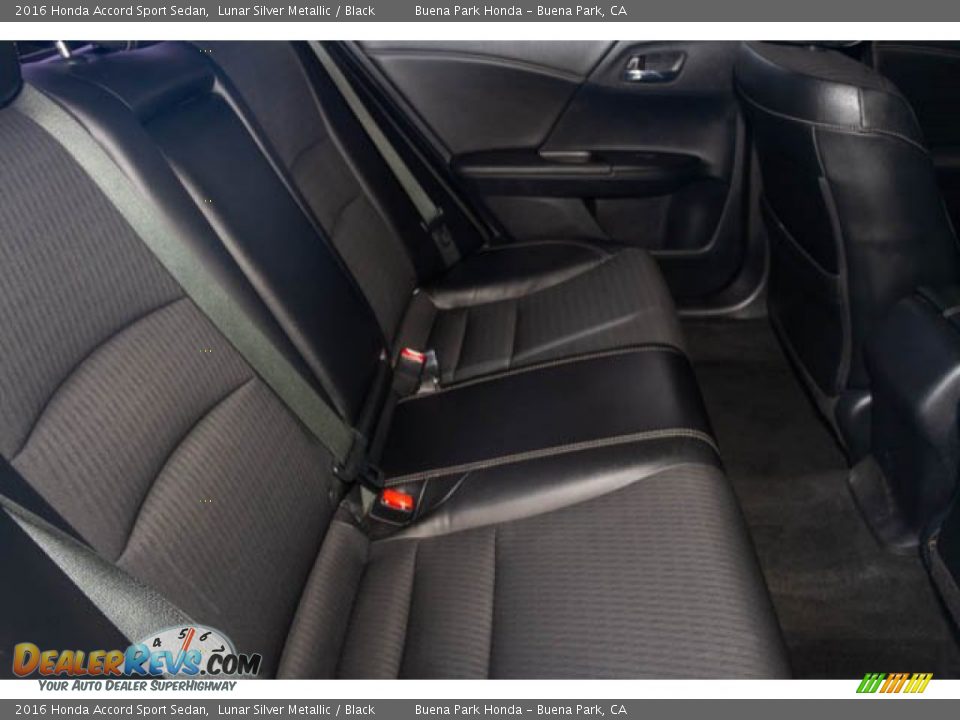 2016 Honda Accord Sport Sedan Lunar Silver Metallic / Black Photo #18