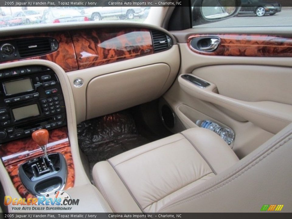 2005 Jaguar XJ Vanden Plas Topaz Metallic / Ivory Photo #14