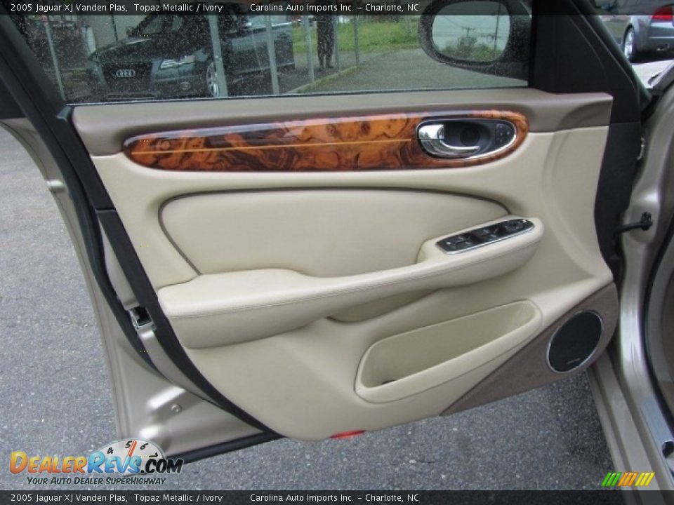 2005 Jaguar XJ Vanden Plas Topaz Metallic / Ivory Photo #17