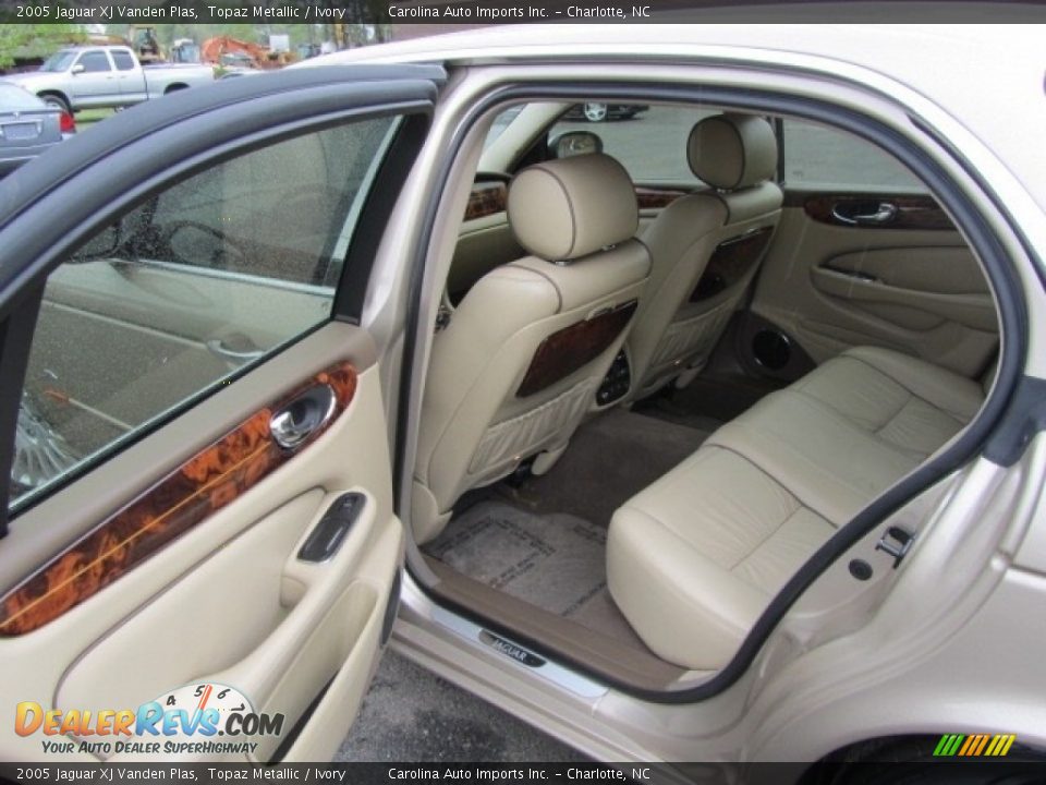 2005 Jaguar XJ Vanden Plas Topaz Metallic / Ivory Photo #19