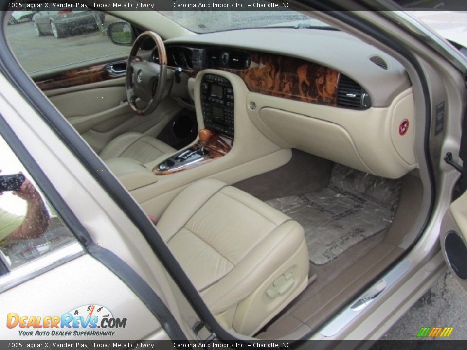 2005 Jaguar XJ Vanden Plas Topaz Metallic / Ivory Photo #20