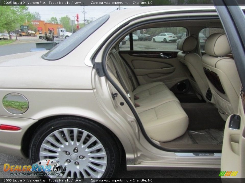 2005 Jaguar XJ Vanden Plas Topaz Metallic / Ivory Photo #24