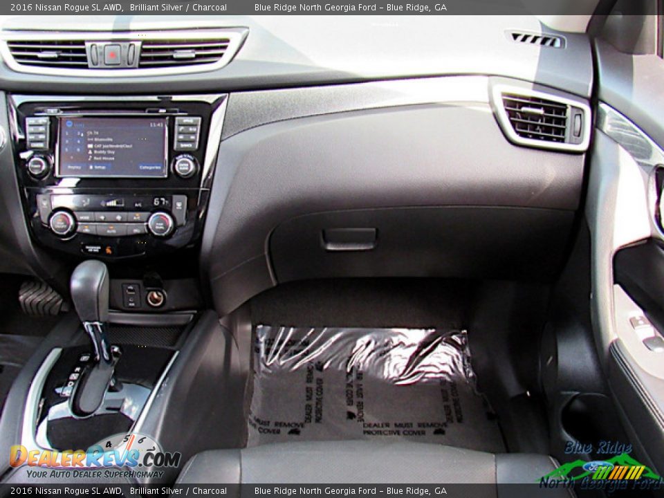 2016 Nissan Rogue SL AWD Brilliant Silver / Charcoal Photo #16