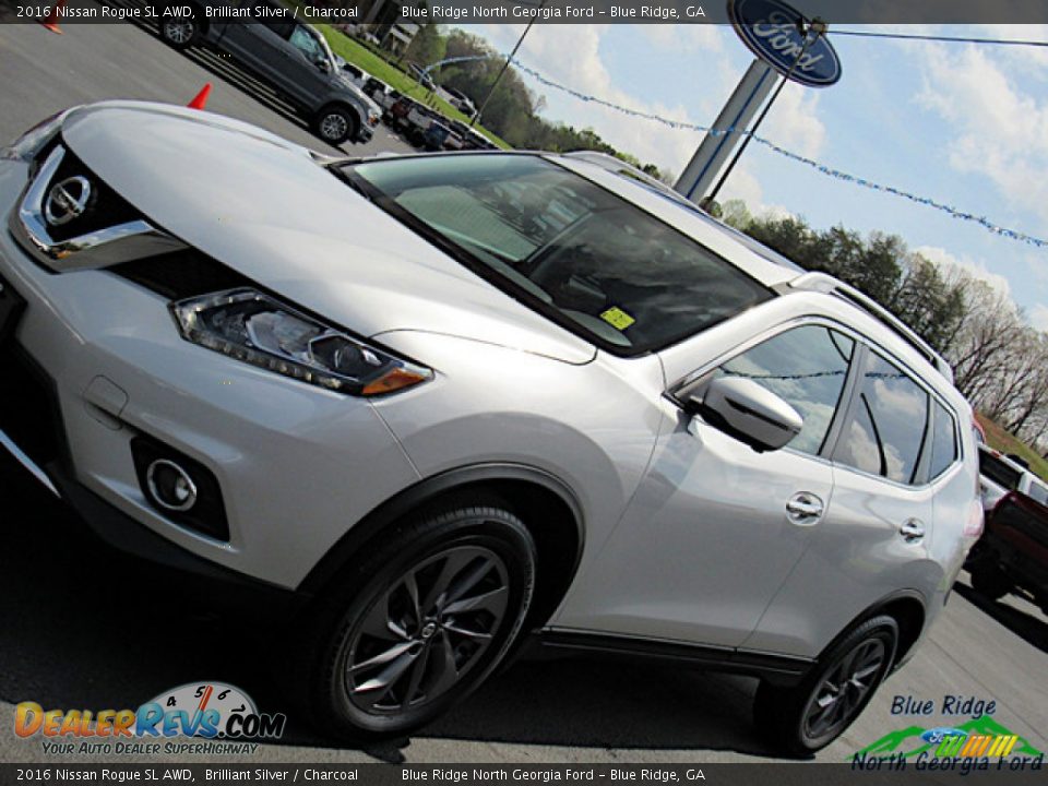2016 Nissan Rogue SL AWD Brilliant Silver / Charcoal Photo #31