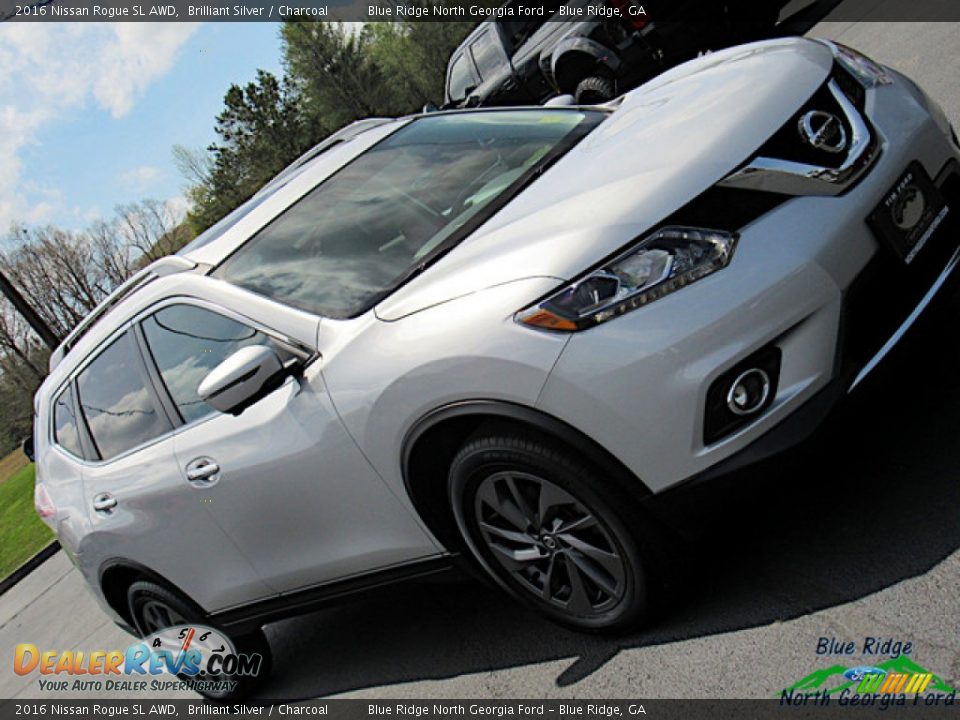 2016 Nissan Rogue SL AWD Brilliant Silver / Charcoal Photo #32
