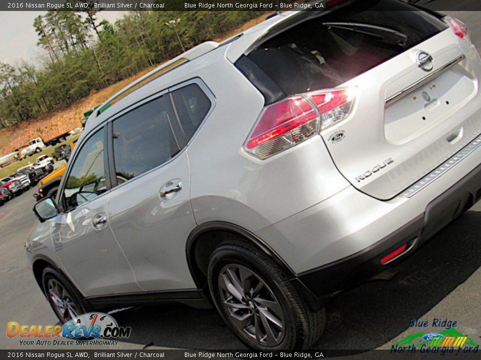 2016 Nissan Rogue SL AWD Brilliant Silver / Charcoal Photo #34