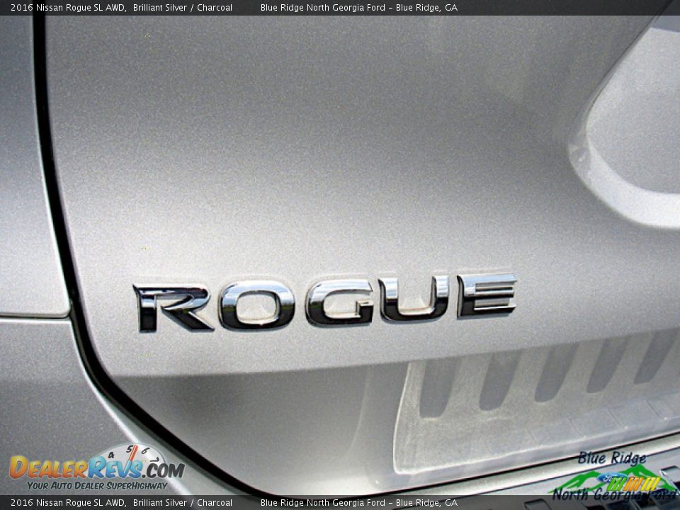 2016 Nissan Rogue SL AWD Brilliant Silver / Charcoal Photo #35
