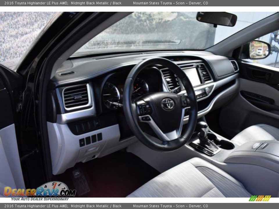 2016 Toyota Highlander LE Plus AWD Midnight Black Metallic / Black Photo #10